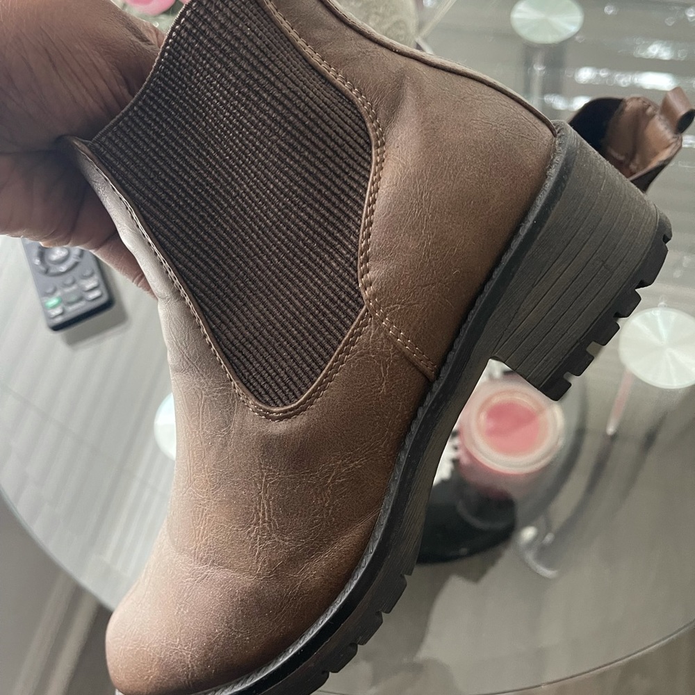Brown ankle boots. Good condition.